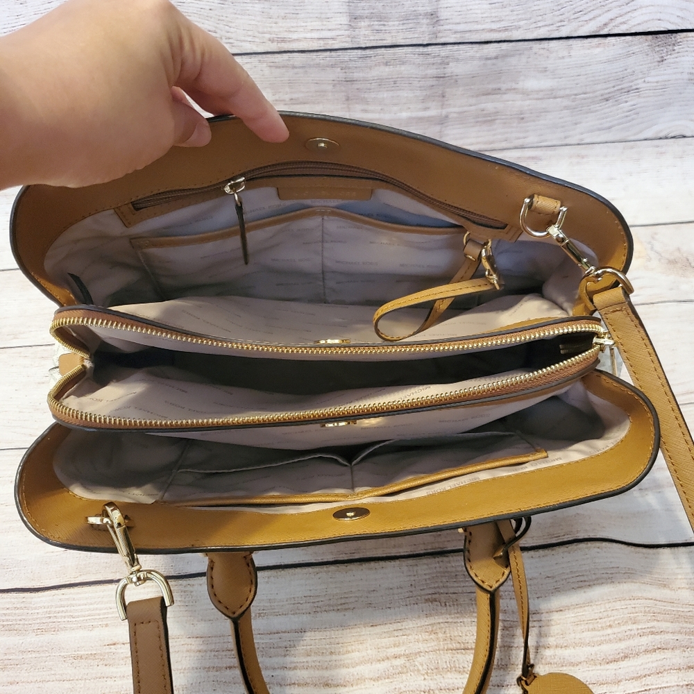 Michael Kors Signature Savannah Large Satchel - Picture 6 of 12
